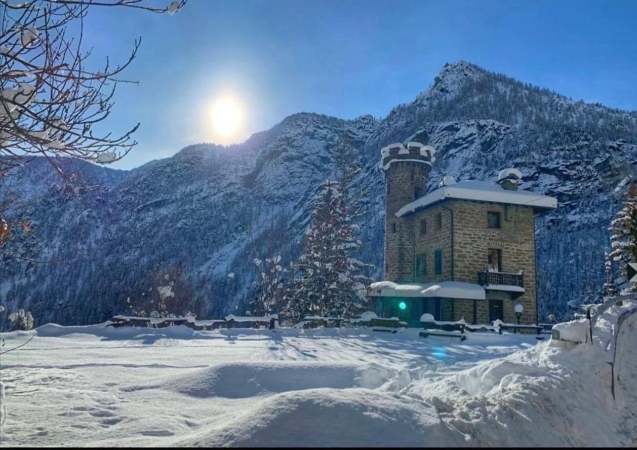 Il Castello Nel Bosco, Appartamento Torrente Champorcher Luaran gambar