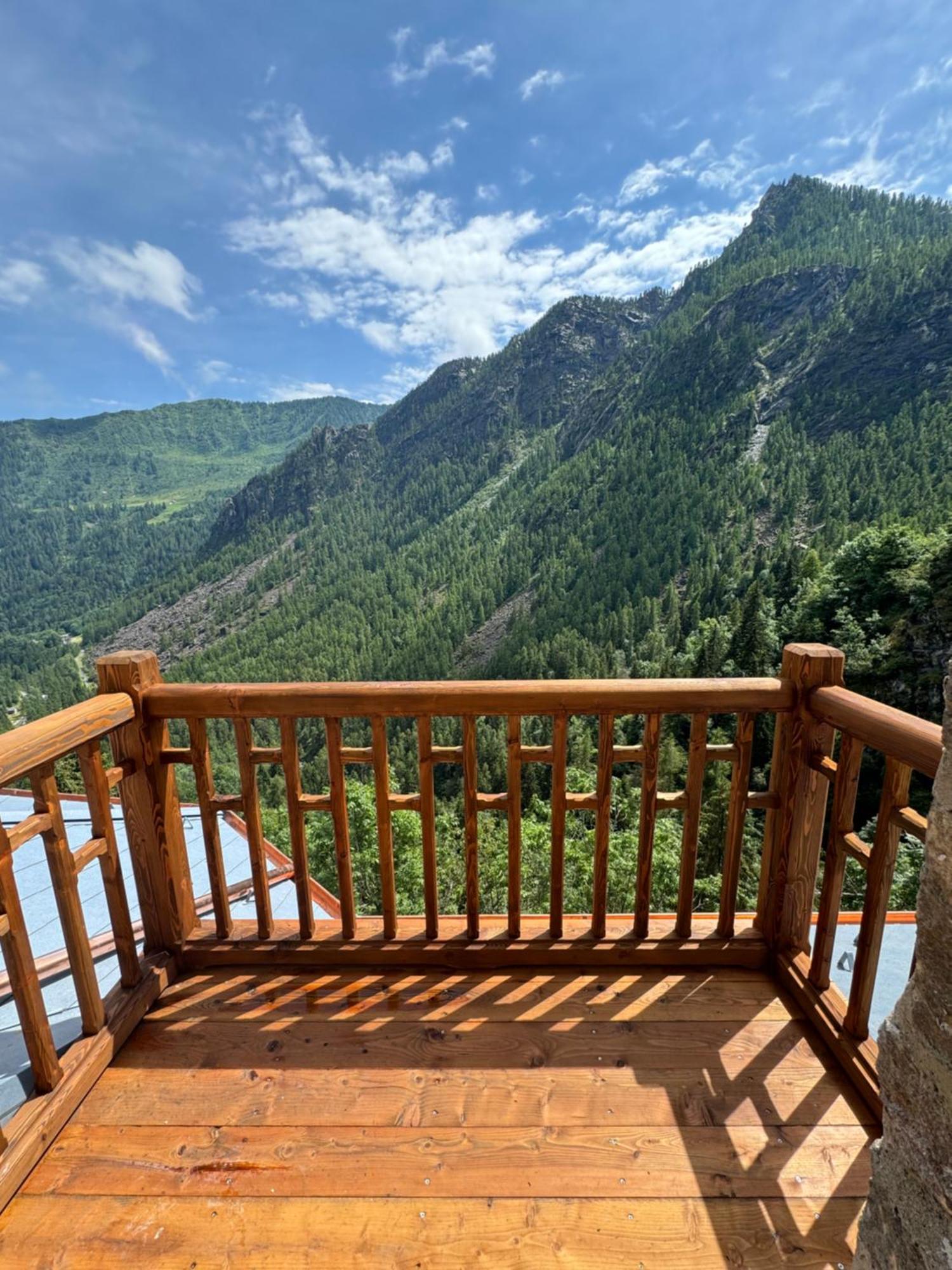 Il Castello Nel Bosco, Appartamento Torrente Champorcher Luaran gambar