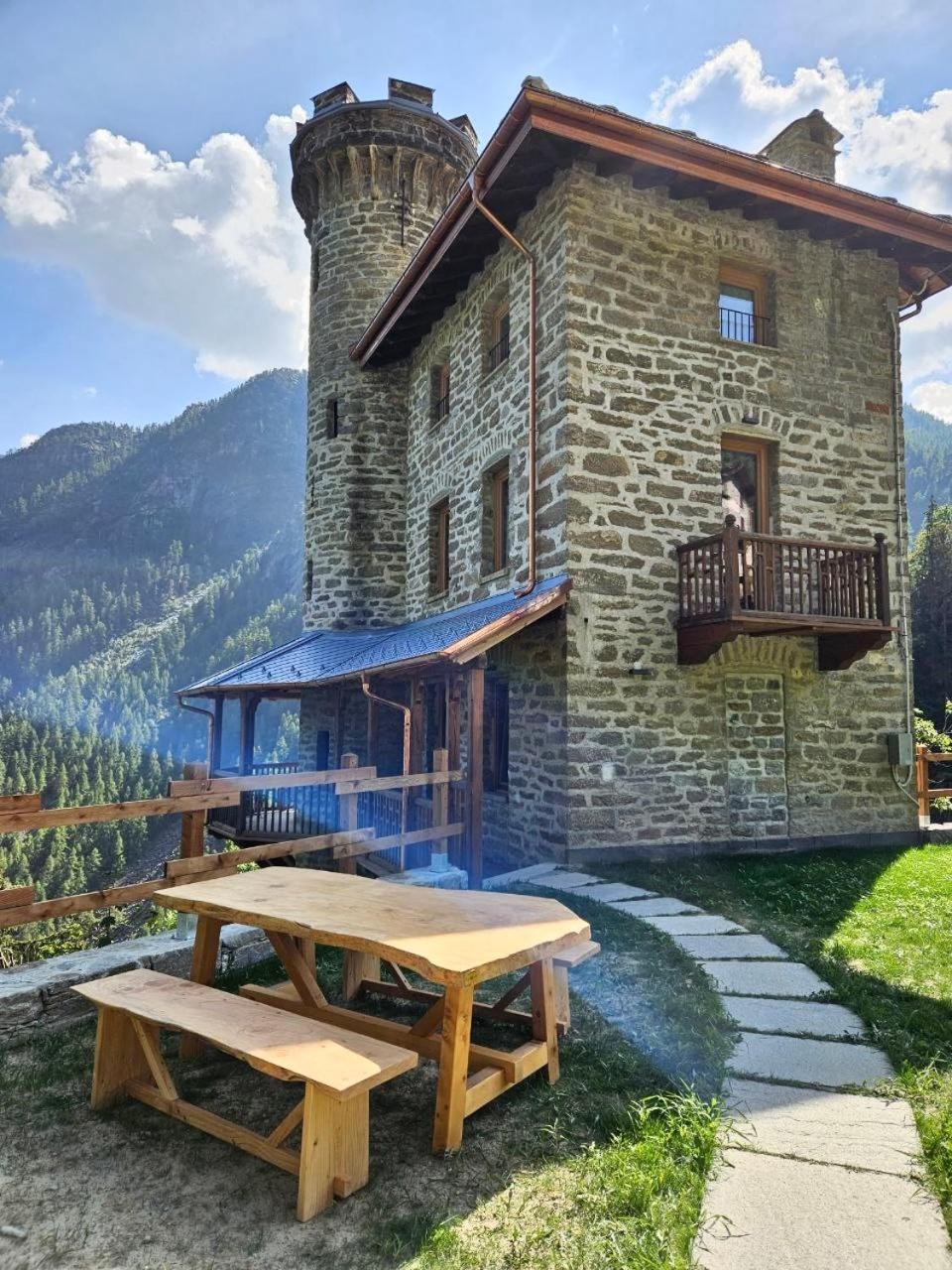 Il Castello Nel Bosco, Appartamento Torrente Champorcher Luaran gambar