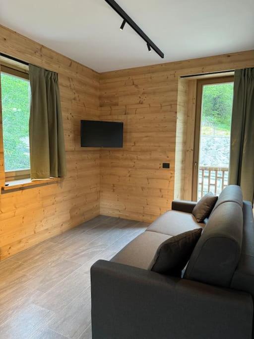 Il Castello Nel Bosco, Appartamento Torrente Champorcher Luaran gambar